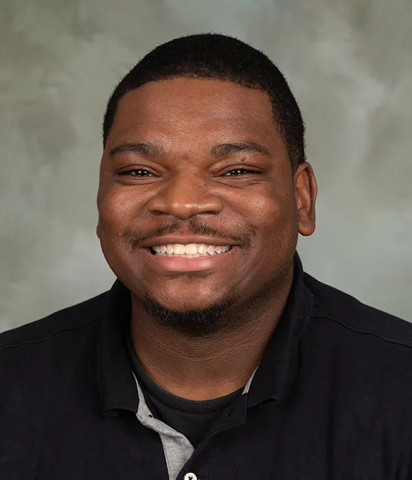 Qortez Marrón Qortez Brown - Responsable de Admisiones