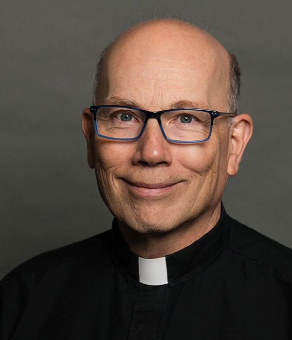 fr john huber head shot P. John Huber - Miembro del Consejo de Administración