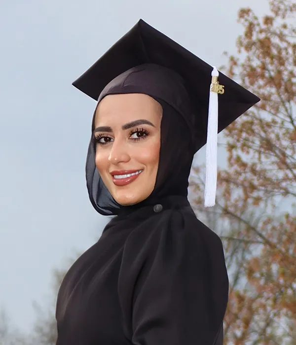 Aya Aboumjir, Consejera socioemocional